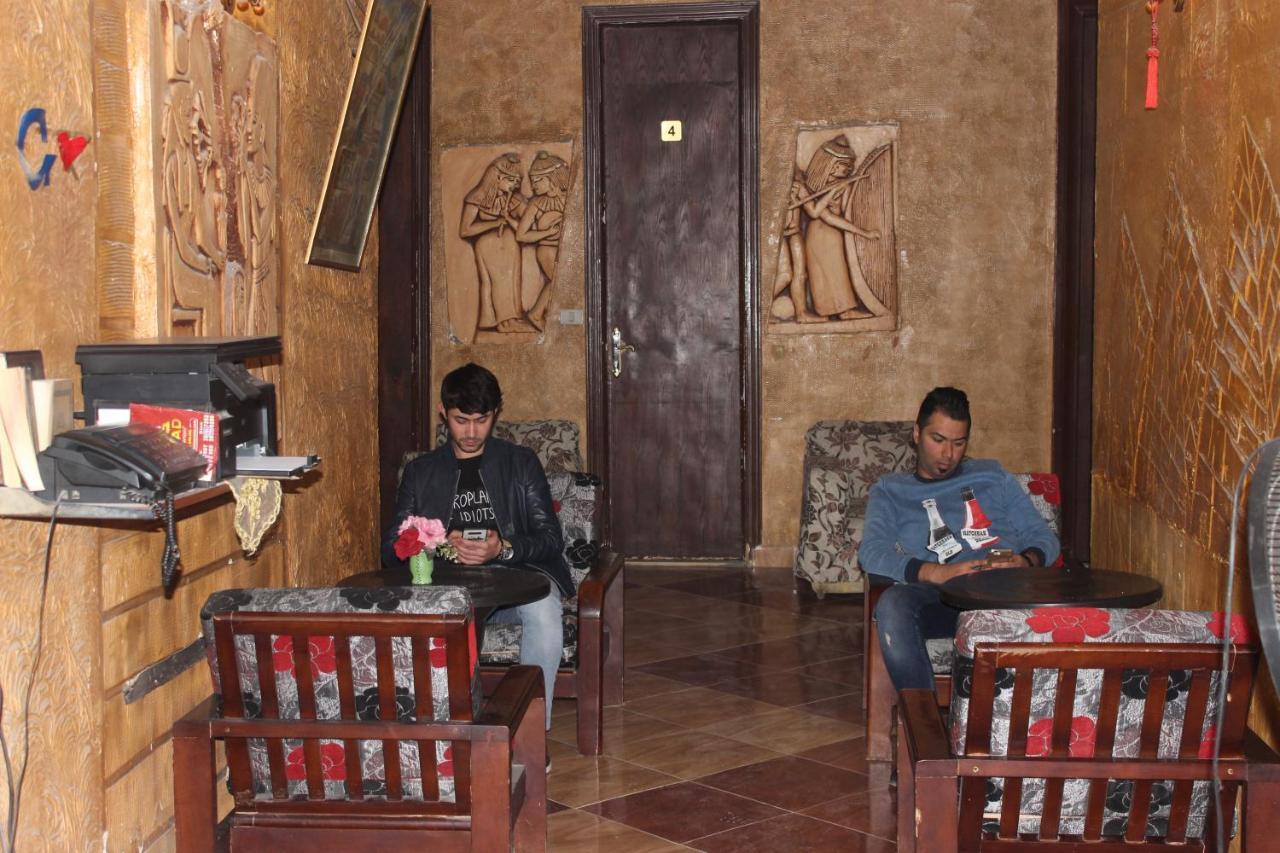 نزل القاهرةفي بيت شباب فاميلي بالاس المظهر الخارجي الصورة
